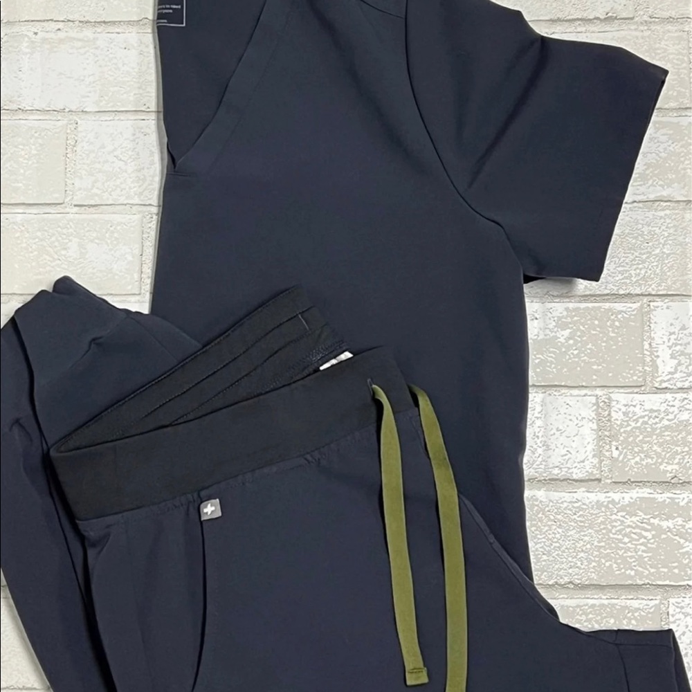 Figs Scrub Set in Large Casma and Large petite Zamora in Quiet Navy Color